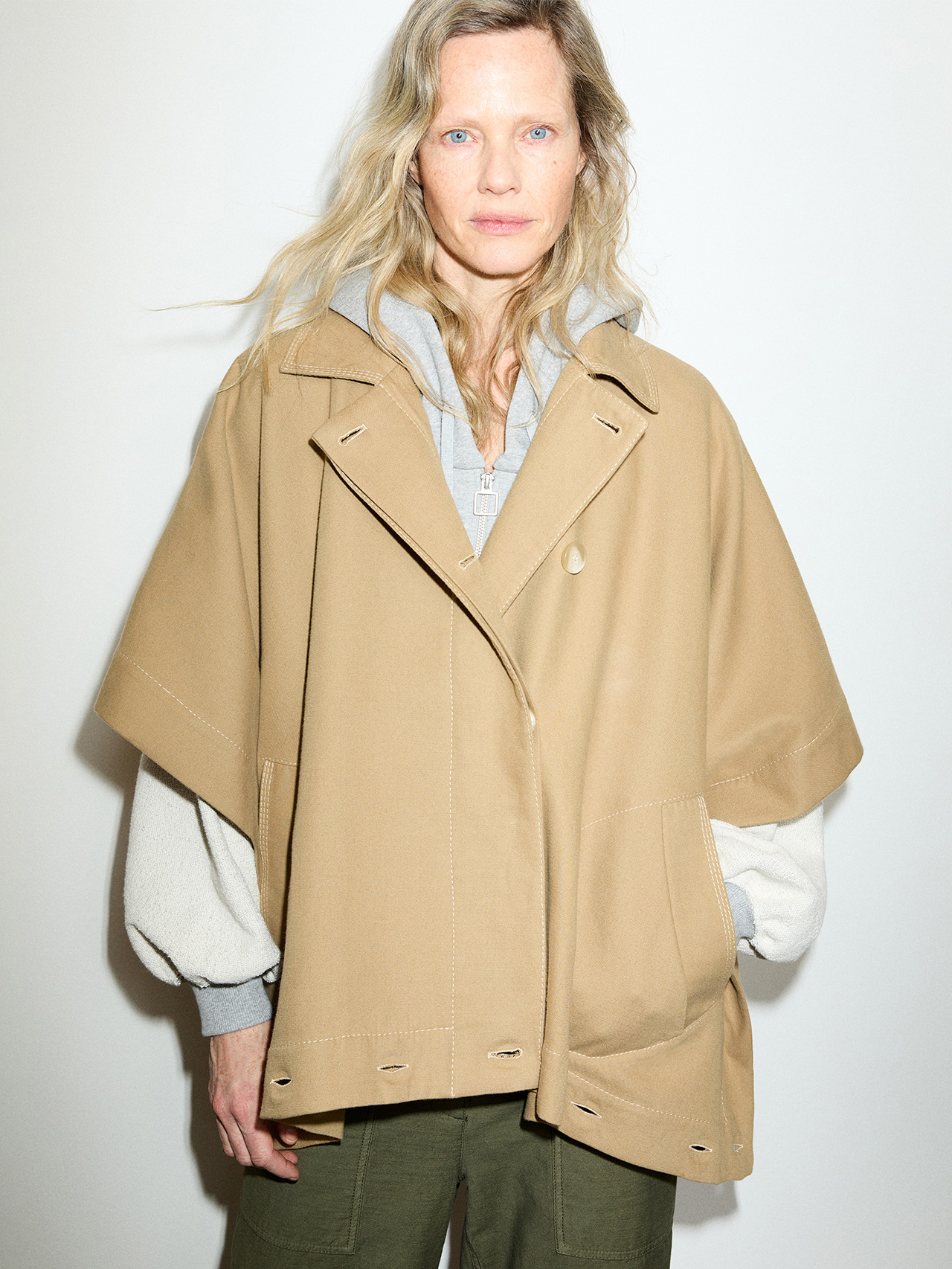 Trench Maxandco Banner Box Desktop 6 MAX&Co.